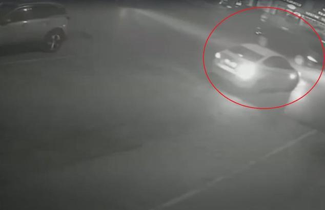 Belediye başkanının makam aracına, otomobil çarptı; kaza kamerada