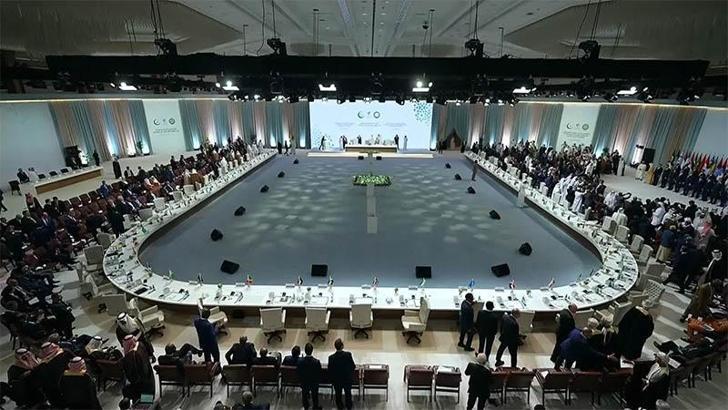 Cumhurbaşkanı Erdoğan, İslam İşbirliği Teşkilatı-Arap Ligi Olağanüstü Zirvesi’ndeki aile fotoğrafı çekimine katıldı