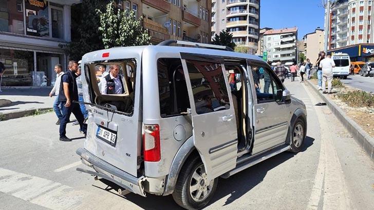 Freni boşalan çekici, 5 araca çarptı; 3 yaralı