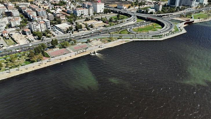 İzmir Körfezi'nde kirlilik ve kötü koku sürüyor