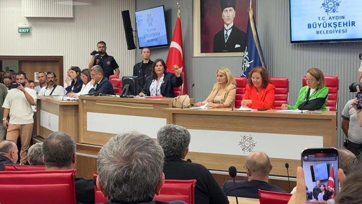 Aydın Büyükşehir Belediyesi meclis toplantısında 30 maddeye CHP grubu red oyu verdi