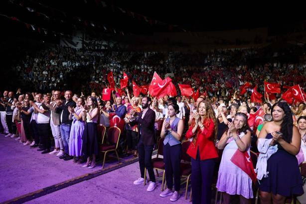 Alaçatı ve Çeşme'nin Kurtuluşu 103. yılında coşkuyla kutlandı