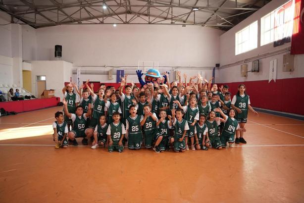 Adana'da çocuklara yönelik basketbol kampı düzenlendi