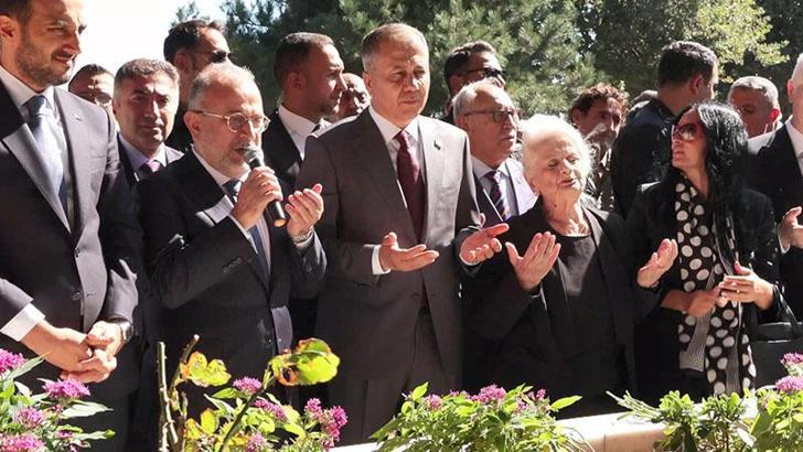 Adnan Menderes ölümünün 64'üncü yıl dönümünde mezarı başında anıldı