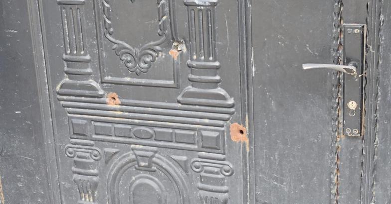 İstanbul - Kocaeli'de çocuğunun yanında babayı darbeden şüphelinin Kartal'daki iş yeri kurşunlandı