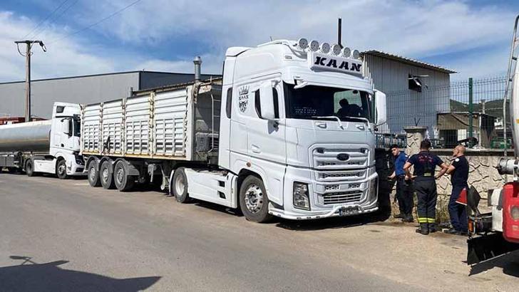 Damperi elektrik tellerine temas edince akıma kapılan kamyonun sürücüsü ağır yaralı