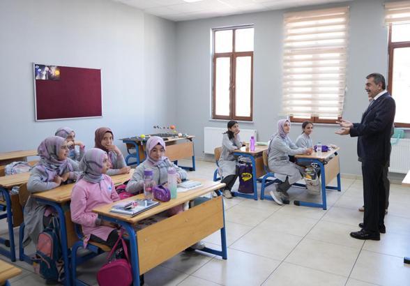 Bakan Tekin: Sınavı kazanamadıkları için öğretmen olamıyorlar