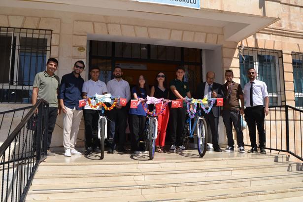 Midyat’ta LGS’de başarılı olan öğrencilere bisiklet ödülü