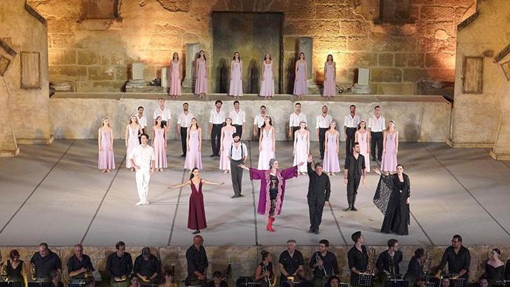 'Zorba' ayakta alkışlandı