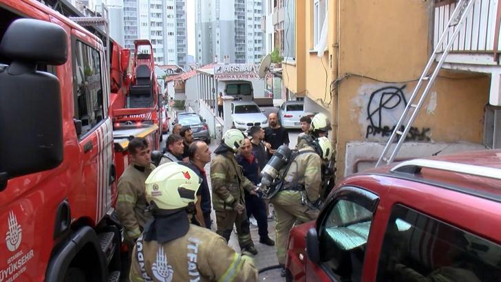 Ümraniye'de 3 katlı binada yangın; 1'i bebek 4 kişi dumandan etkilendi