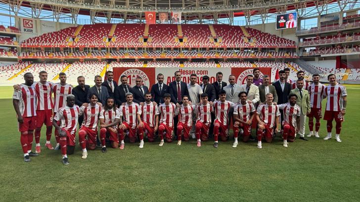 Antalyaspor, 2025-2026 sezonu oyuncularını tanıttı