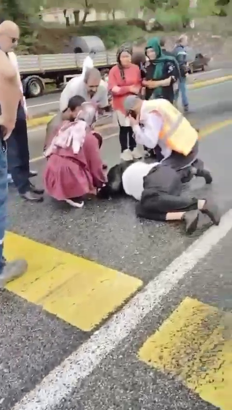 Otomobilin çarptığı 2 yol yapım işçisi yaralandı