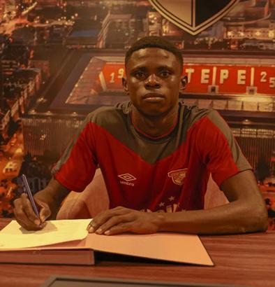 Göztepe 4 gençle imzaladı