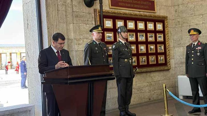 Ankara Valisi Şahin, gazilerle Anıtkabir'i ziyaret etti