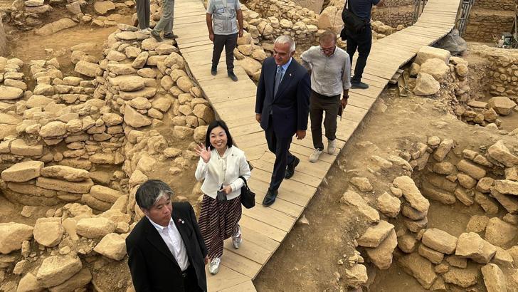 Bakan Ersoy: Göbeklitepe'de Neolitik Çağ'ın ritüellerine ışık tutacak insan heykeli bulundu
