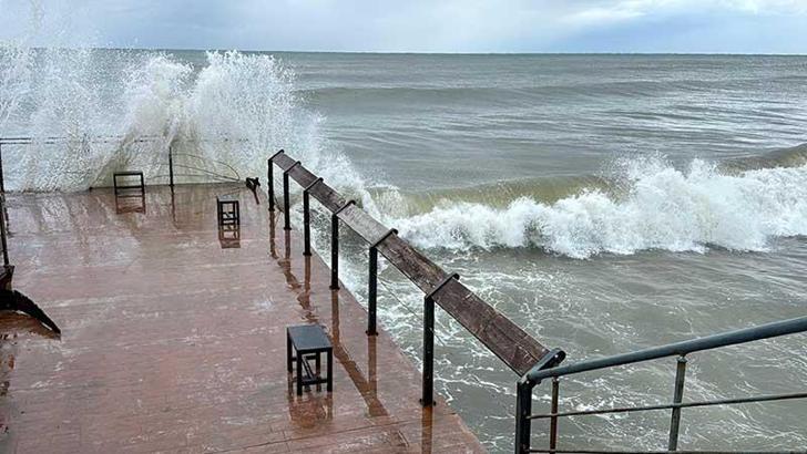 Ordu’da kuvvetli rüzgar; dalga boyu 5 metreye ulaştı
