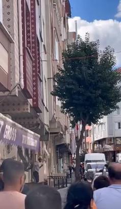 İstanbul - Gaziosmanpaşa'da eski eşinin evine bıçakla gelen şüpheli polis tarafından yakalandı