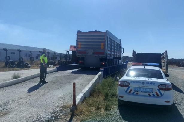 Edirne'de taşıma sınırını aşan kamyon sürücülerine 110 bin lira ceza