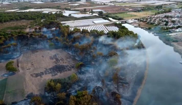 Yangının boyutu gündüz ortaya çıktı, bölgeyi yoğun duman kapladı