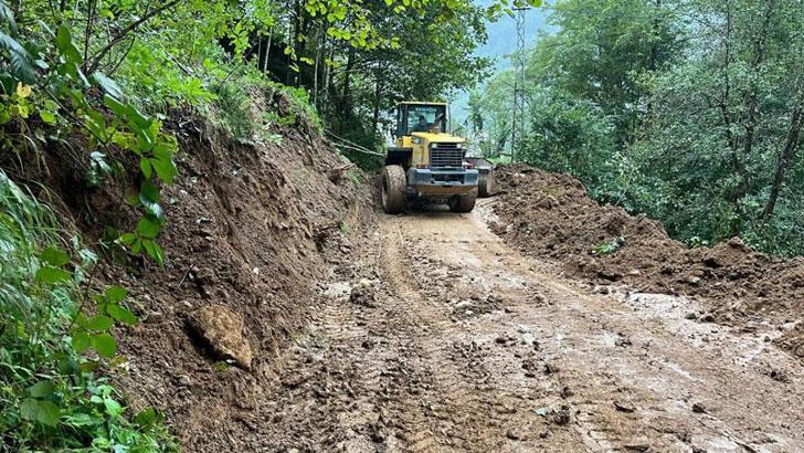 Trabzon'da sağanak; 4 ilçede toprak kayması oldu