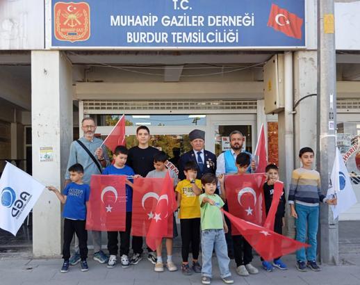 Öğrenciler, gazileri ziyaret etti