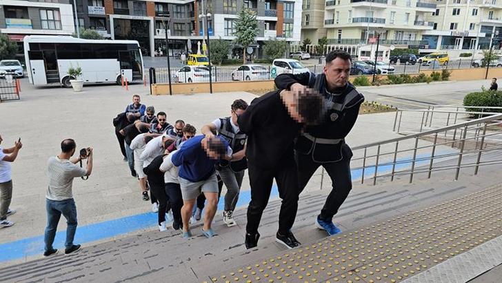 Şehit ailesini dolandıran 11 şüpheli adliyede