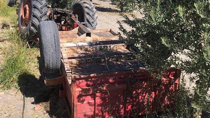 Devrilen traktörün sürücüsü öldü