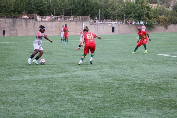 Kadın futbol maçında taraftar kavgası: 3 yaralı