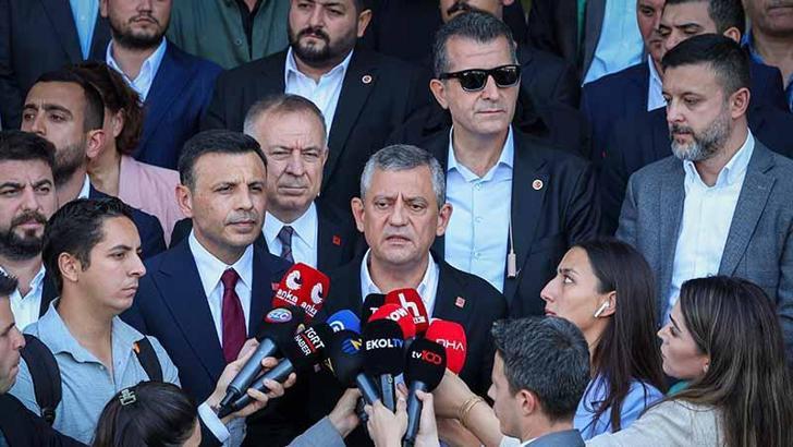 Özgür Özel İstanbul Adalet Sarayı önünde açıklama yaptı