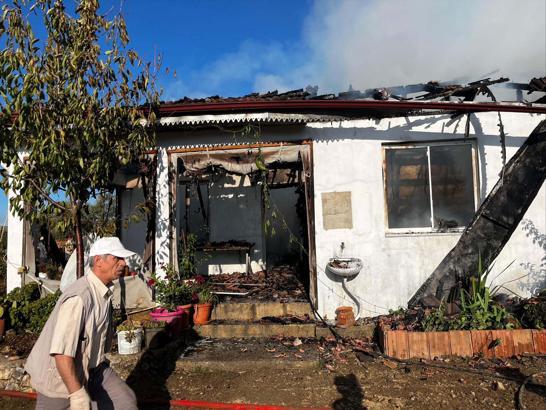 Ev ve ahır yandı; 3 büyükbaş hayvan öldü