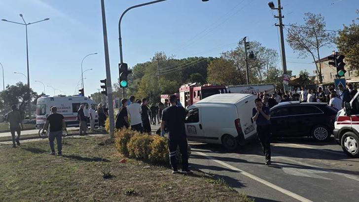 Sakarya'da 4 aracın karıştığı kazada 6 yaralı