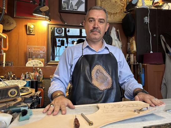 Aldığı deri çakı kılıfını beğenmedi, ustası olup eğitmenliğe başladı