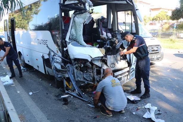 Antalya'da midibüsler çarpıştı; 15 yaralı- Yeniden