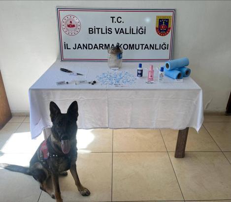 250 peçeteye emdirilmiş piyasa değeri 300 bin TL olan uyuşturucu ele geçirildi
