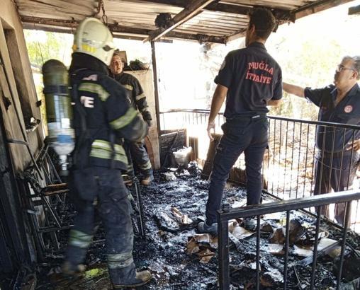 Muğla’da bahçede çıkan yangın eve sıçradı