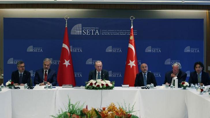 Cumhurbaşkanı Erdoğan, ABD'li düşünce kuruluşu temsilcileriyle Türkevi'nde bir araya geldi