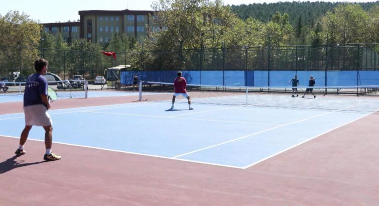 18 Yaş Altı Takımlar Şampiyonası Sportplus Tenis Akademisi’nde devam ediyor