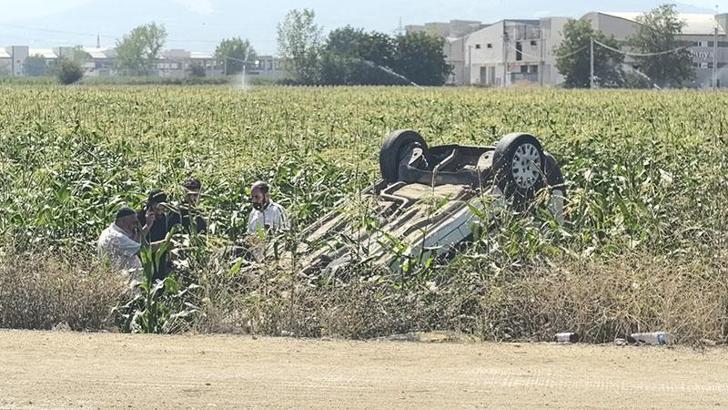 Takla atıp mısır tarlasına uçan hafif ticari aracın sürücüsü yaralandı