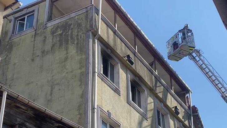 Fatih’te 5 katlı binada çıkan yangın söndürüldü