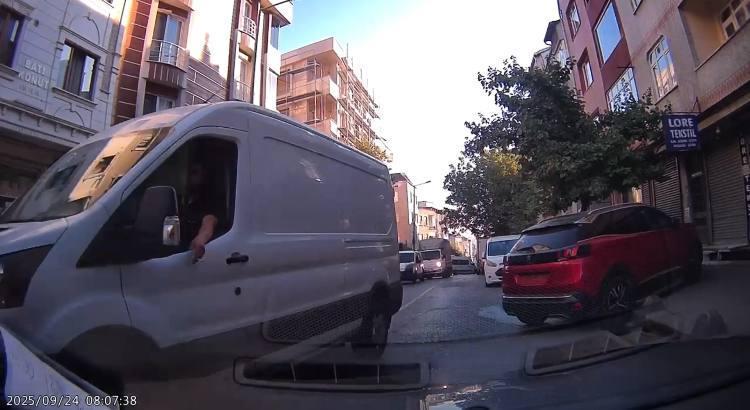 İstanbul - Sultangazi’de sürücülerin ters yön tartışması: 'Polis çağır' dedi 9 bin lira ceza yedi