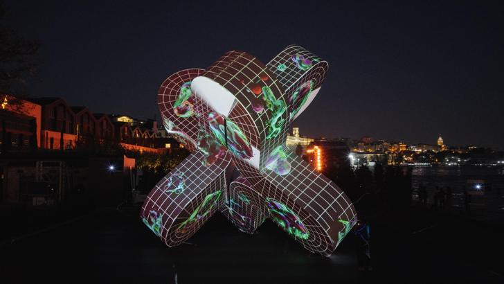 Güvenç Özel’in ‘Neuroflux’ı Contemporary Istanbul’da sanatseverlerle buluştu