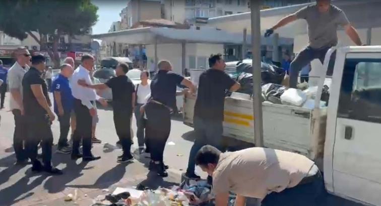 İzmir'de çöp yığınları tepkiye neden oldu (2)