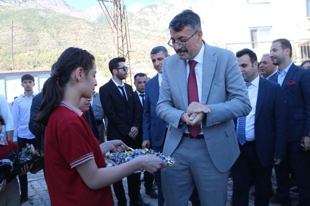 MUSİAD'ın Şemdinli'de onarımını yaptırdığı okul, törenle hizmet vermeye başladı