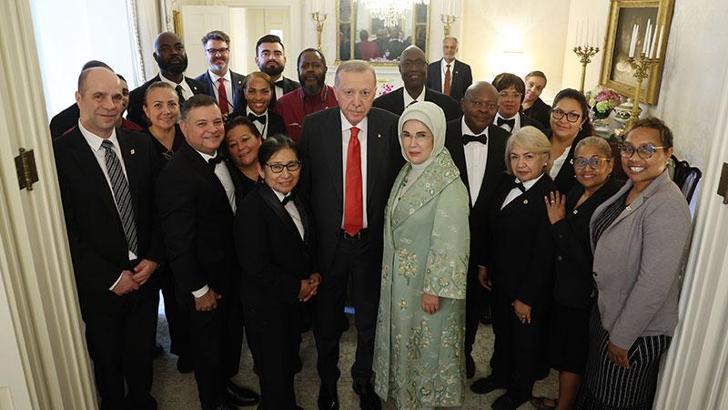 Cumhurbaşkanı Erdoğan, Blair House çalışanlarıyla hatıra fotoğrafı çektirdi