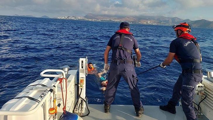 Yunanistan'a yüzerek geçmeye çalışan 5 kaçak göçmen yakalandı