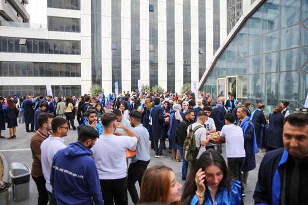 İstanbul Esenyurt Üniversitesi 2025-2026 akademik yılı törenle açıldı