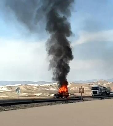 TIR ile çarpışıp alev alan otomobilin sürücüsü öldü