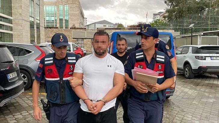 Annesiyle gönül ilişkisi yaşadığını iddia ettiği kişiyi, 2 arkadaşıyla birlikte kaçırıp darbettiler