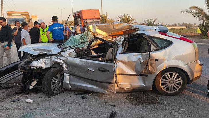 İnfaz koruma memurlarının bulunduğu otomobil, hafriyat kamyonuna çarptı; 2 ölü, 1 yaralı