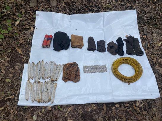 PKK'lı teröristlerin kullandığı mağarada patlayıcı maddeler ele geçirildi